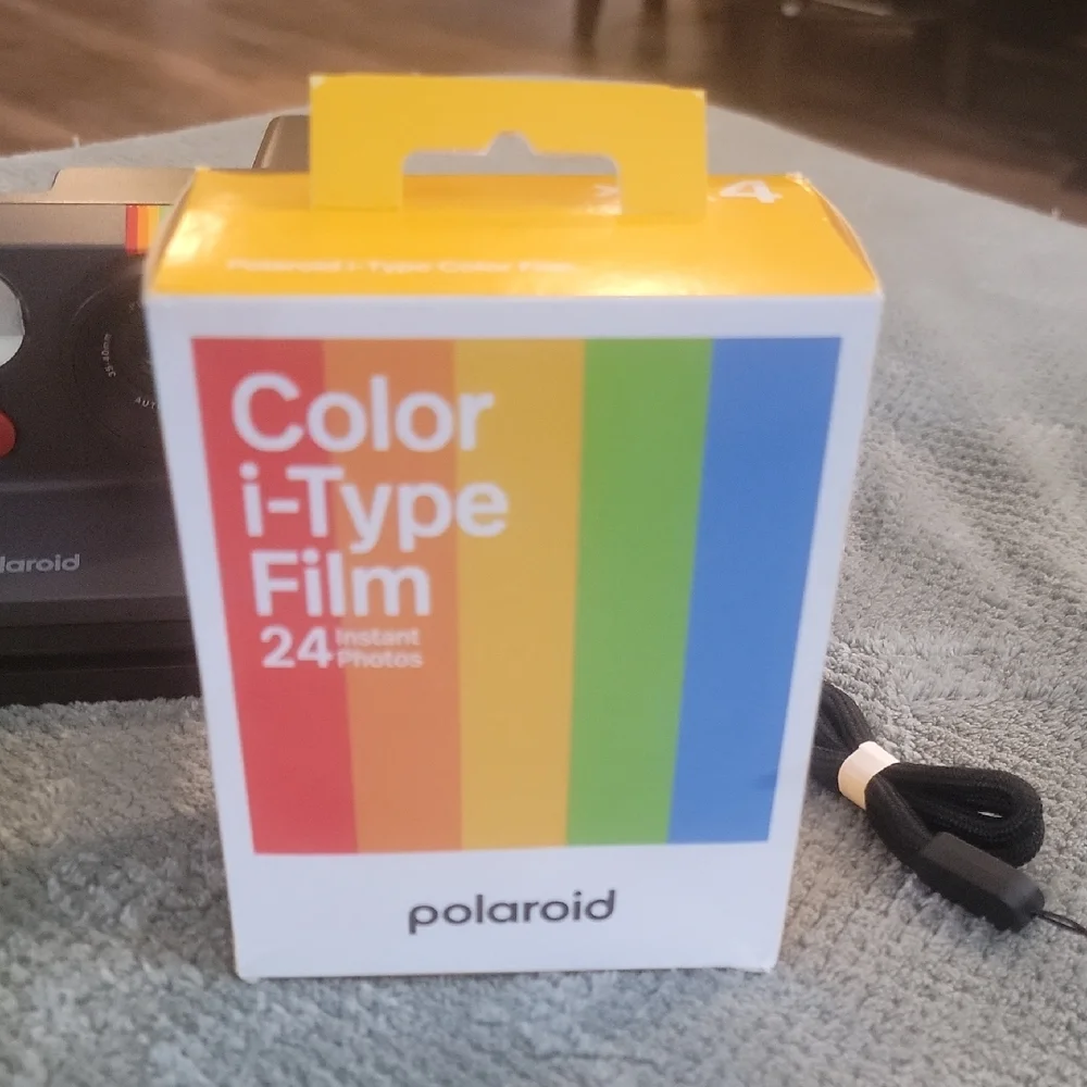 Polaroid Instant Camera - Black with Rainbow Accent - Picture 6 of 9